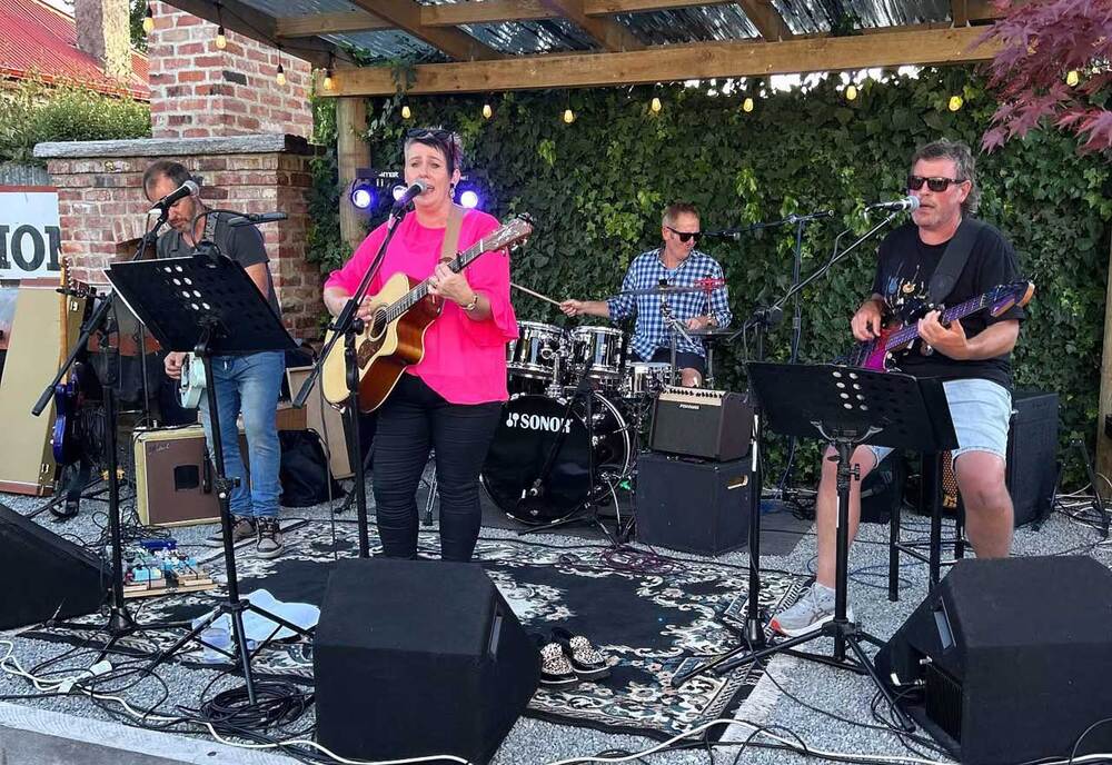 Strings Attached @ Scotts Brewing Co