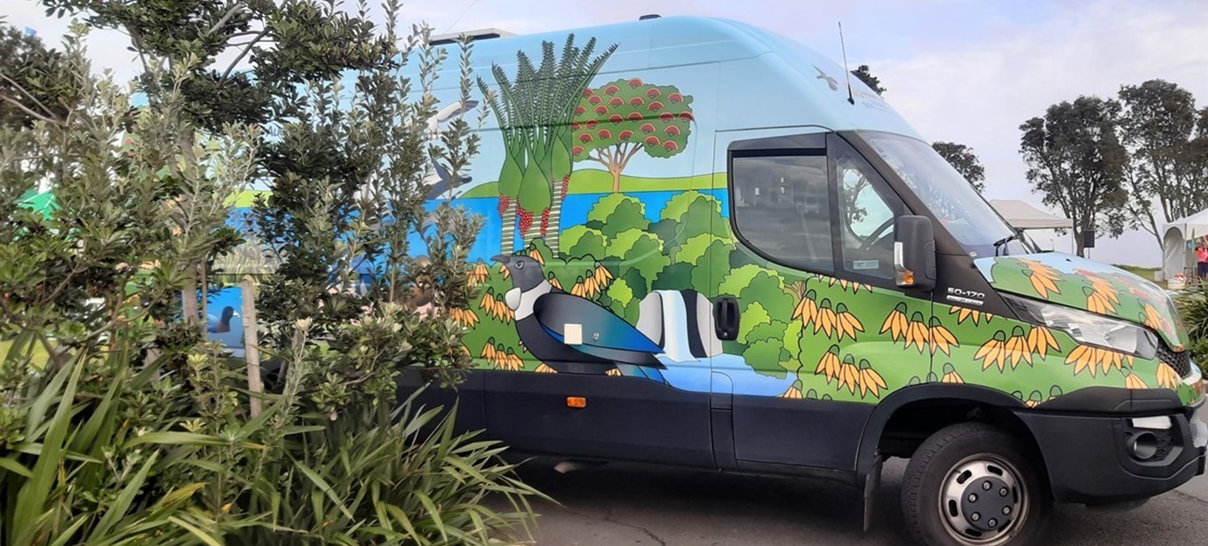 Tomarata Mobile Library Community Stop