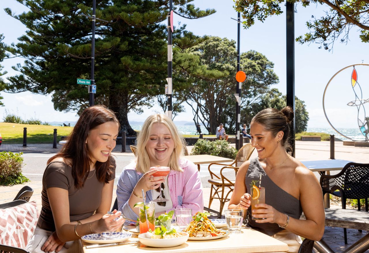  Orewa Beach