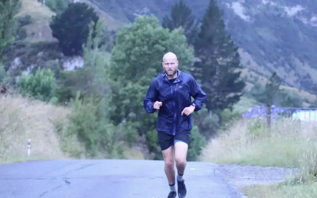 Kiwi Stefan Ozich achieves record feat of running length of Aotearoa - twice