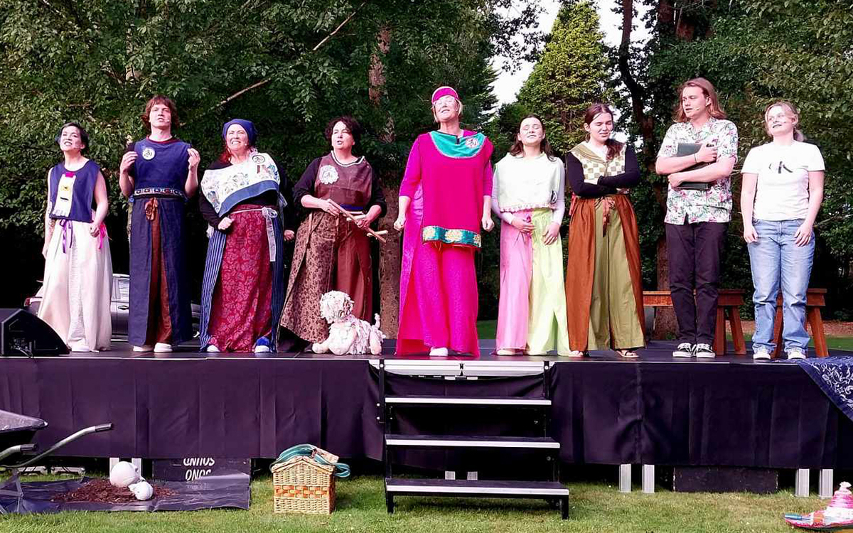 No blinking for Shakespeare's contemporary park appearance 