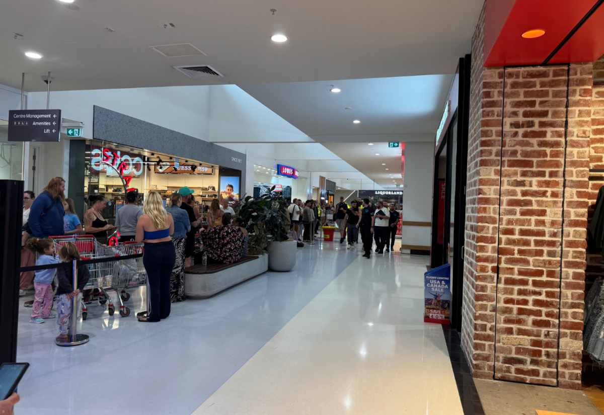 Hundreds line up at Lismore Square for free food vouchers