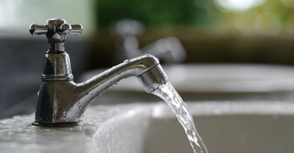 Mayor uses casting vote to approve water delivery model 