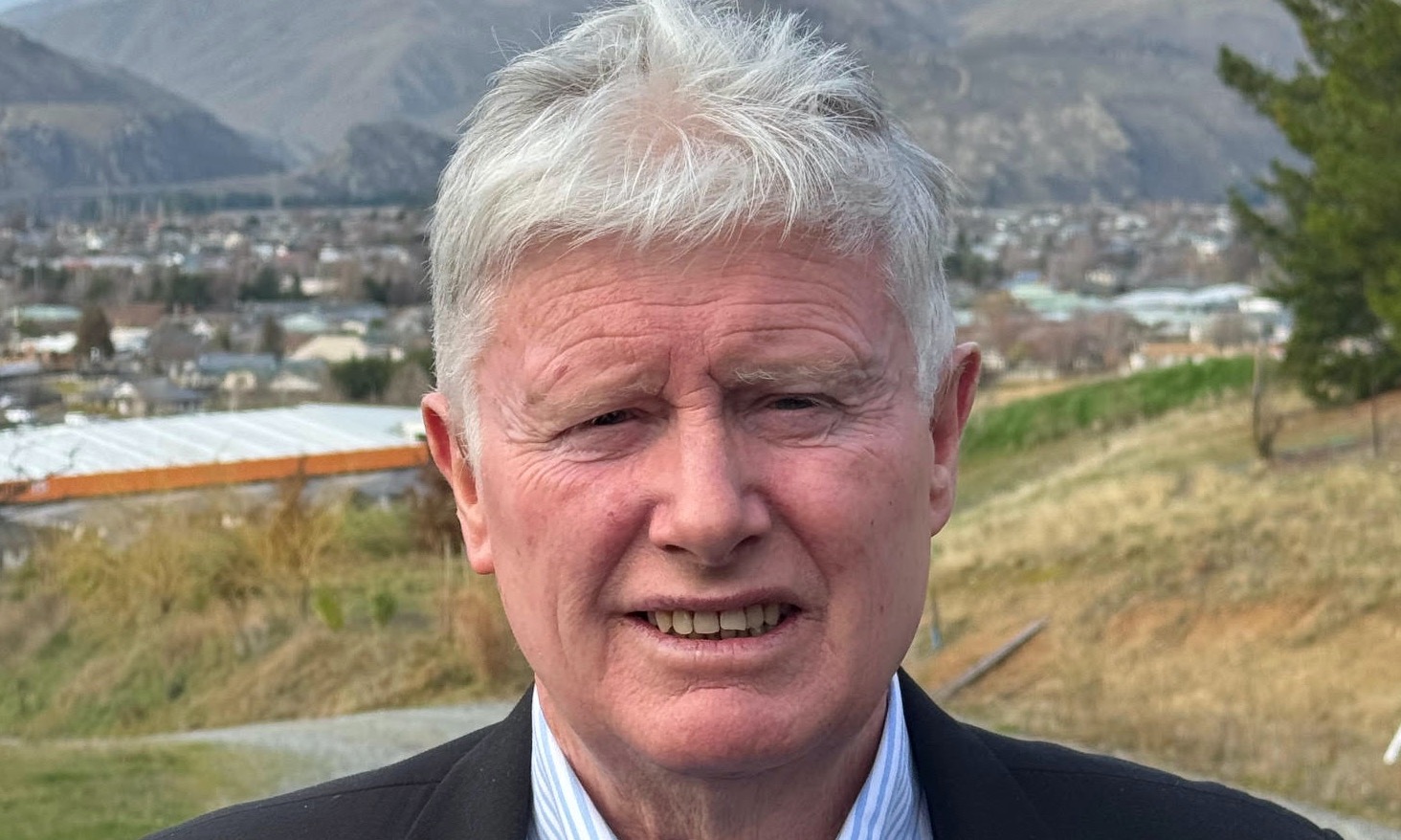Three horse race for mayoralty