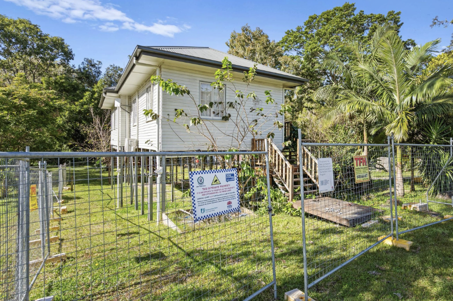 More than 50 bidders at Murwillumbah auction of flood-affected homes 