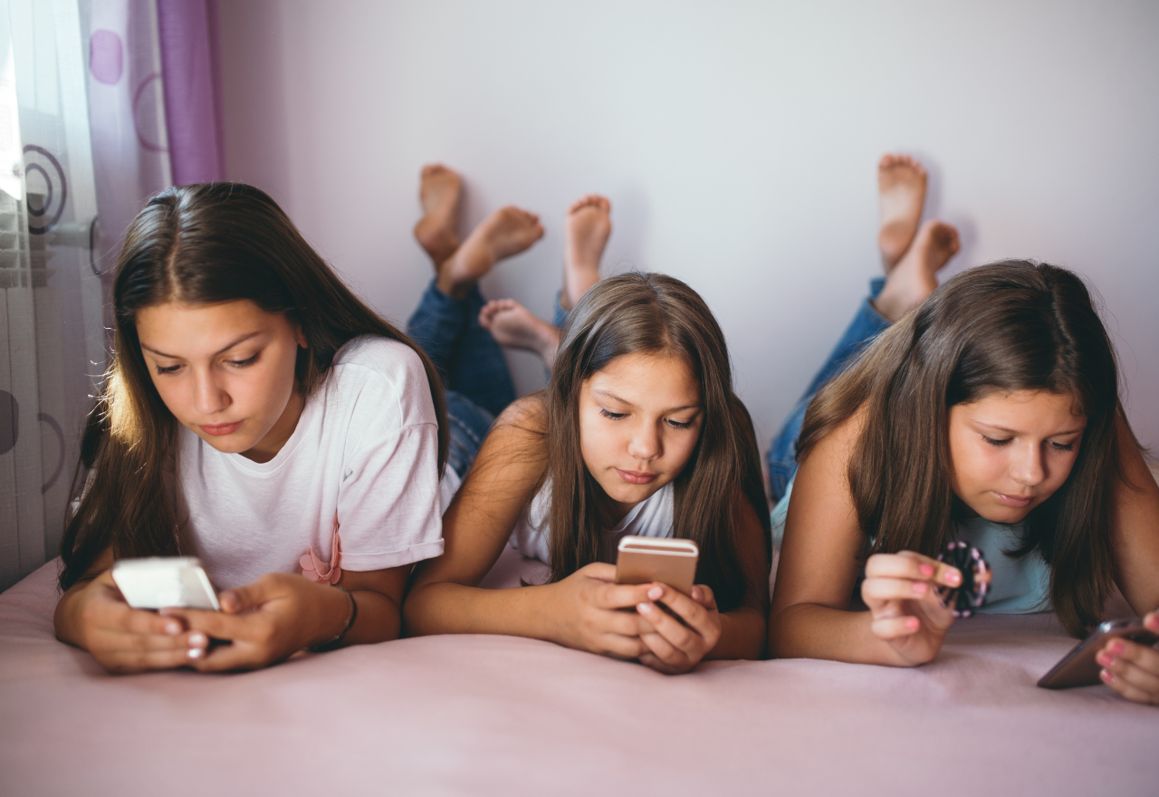 You Tube back on 'age delay' list