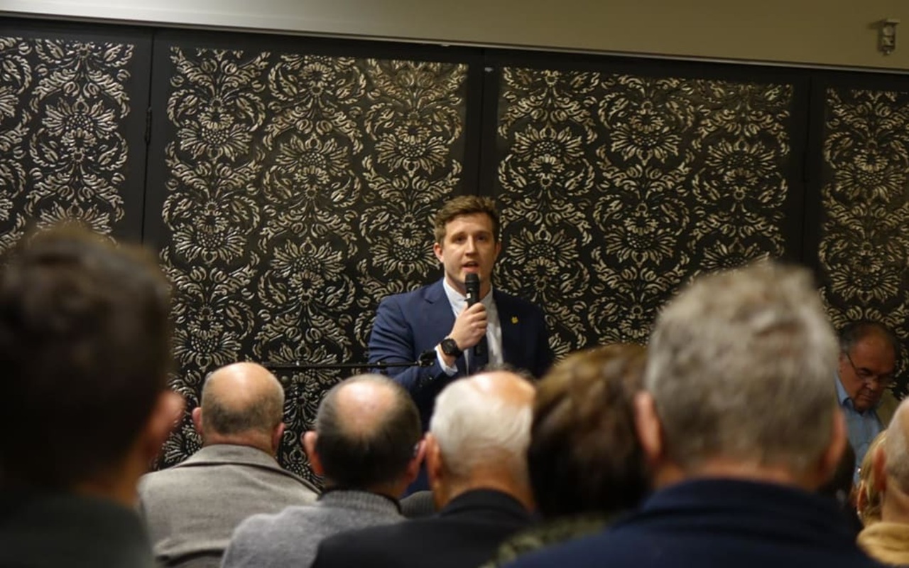 Gore mayoralty: Rates, debt hot topics as Ben Bell, Nicky Davis square off