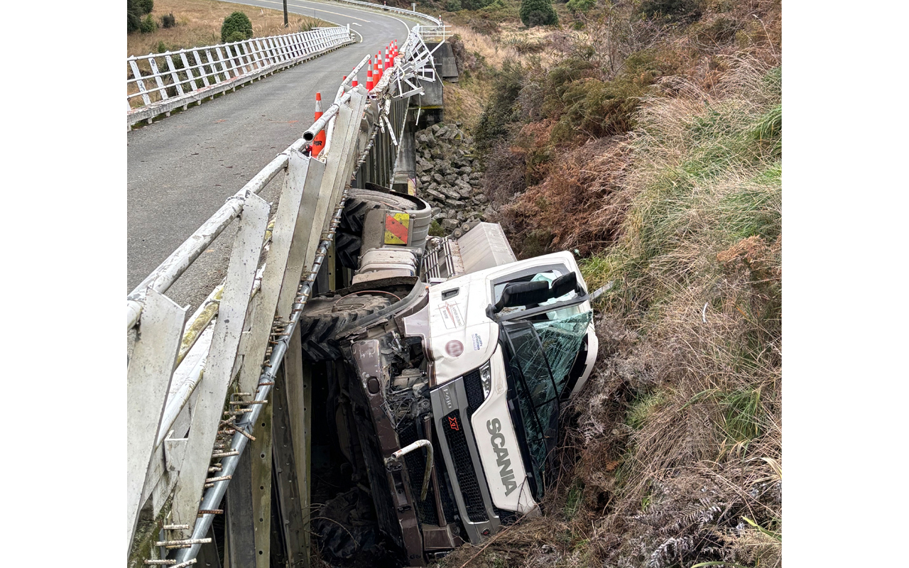 UPDATED: Truck crashes at bridge near Mararoa Weir