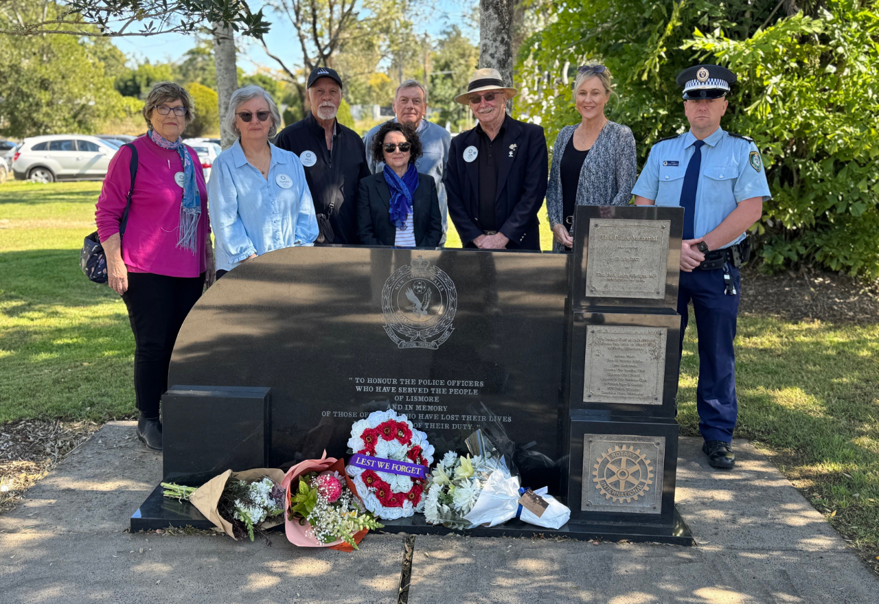 Rotary, politicians and police lay flowers at Police Memorial