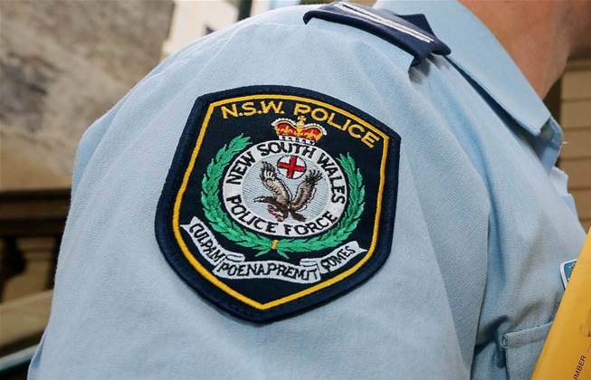 Man arrested after police car rammed at Warilla