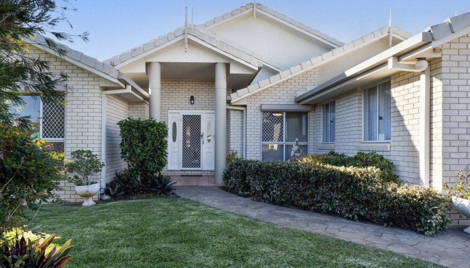 Goonellabah, 2 Apo Street - 5 brm - Light-Filled Family Home with Triple Garage