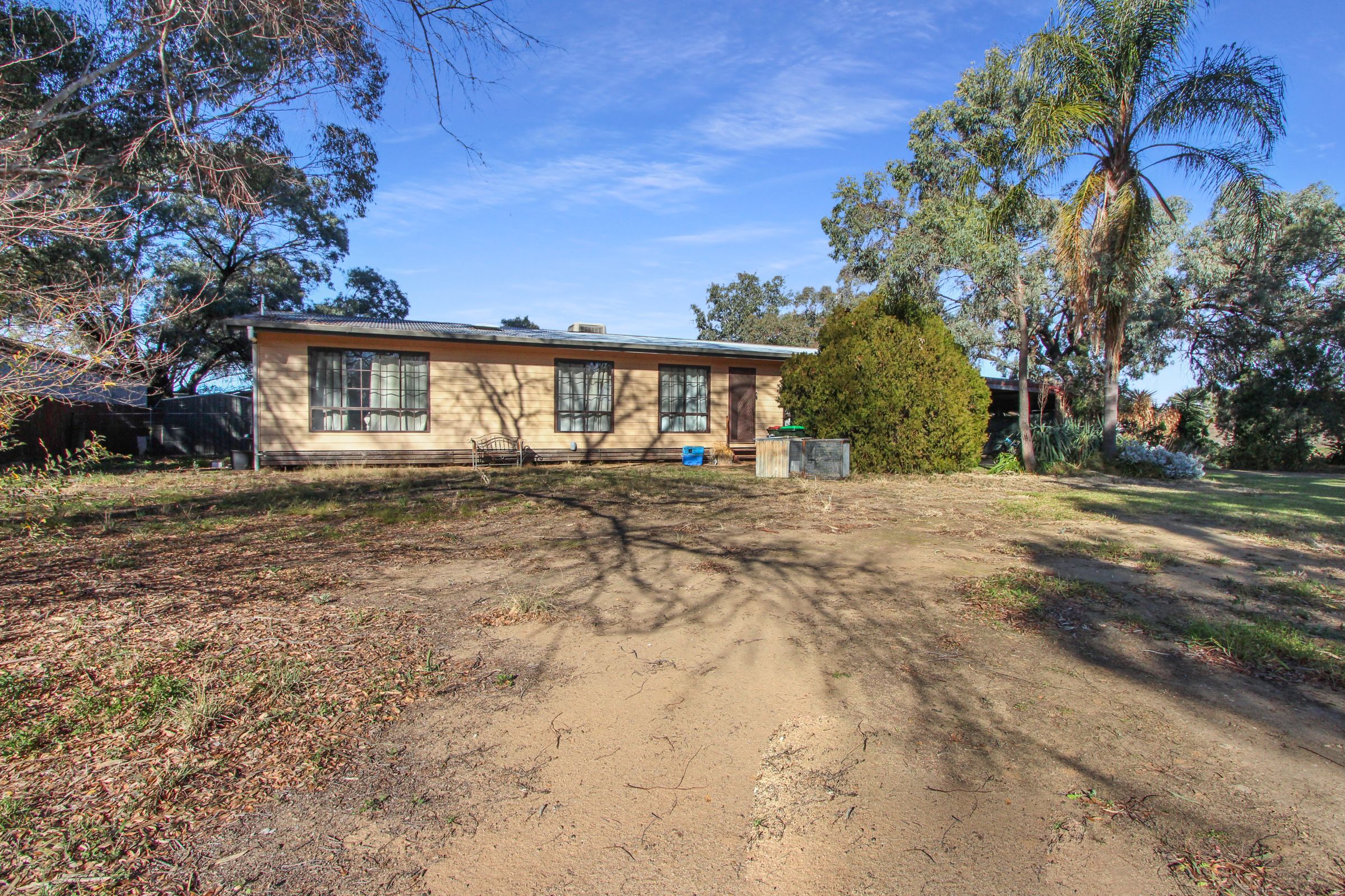 Huge block size - subdivision potential -  306 Russell Street, Hay NSW 2711
