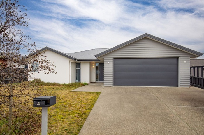 Modern Living in Sought-After Summerfields