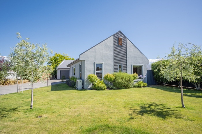 Beautifully presented contemporary home